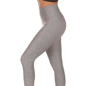 Mika Yogawear High waisted aerial capri